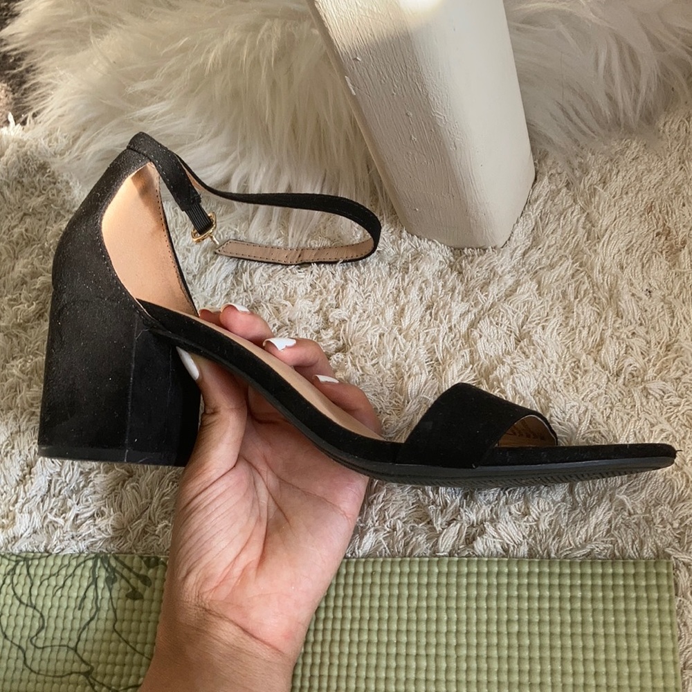 Black modern simple heels